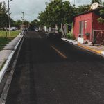 Pavimentan calles en Isla Aguada